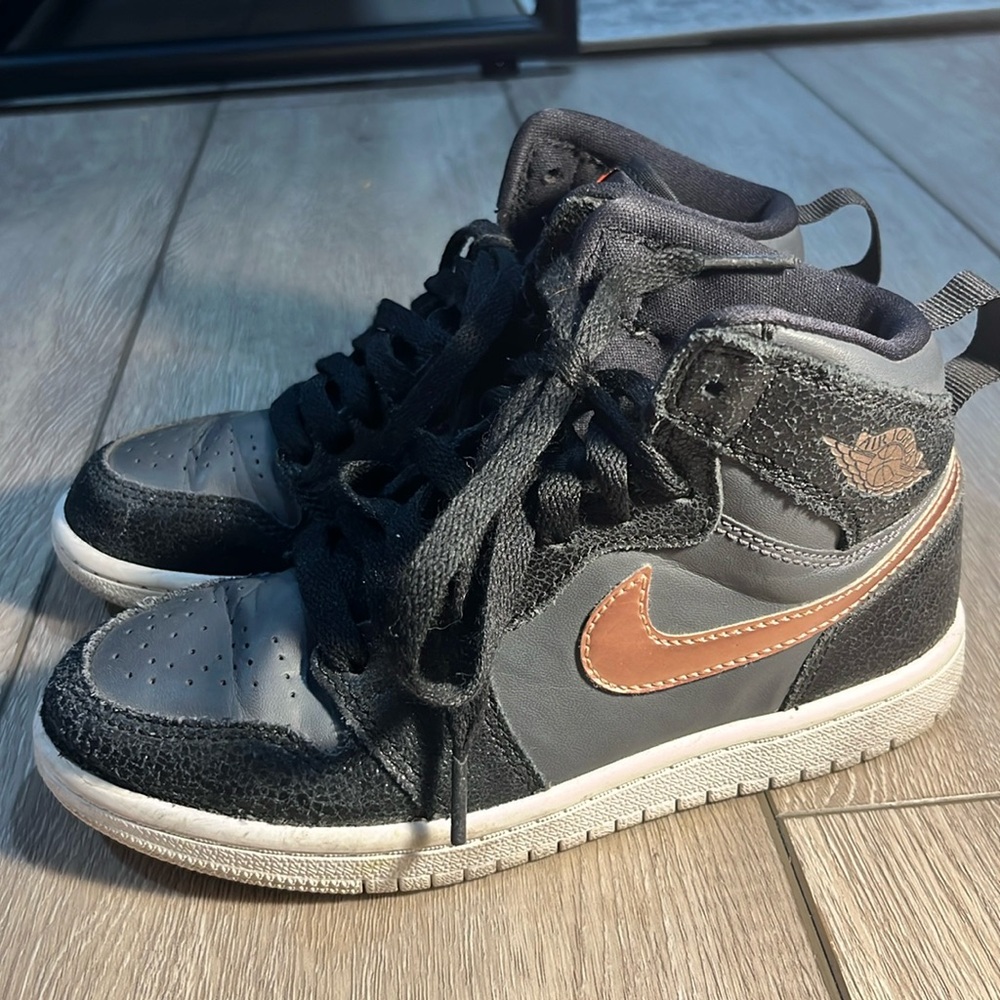 Girls Jordan 1 black and rose gold size 13